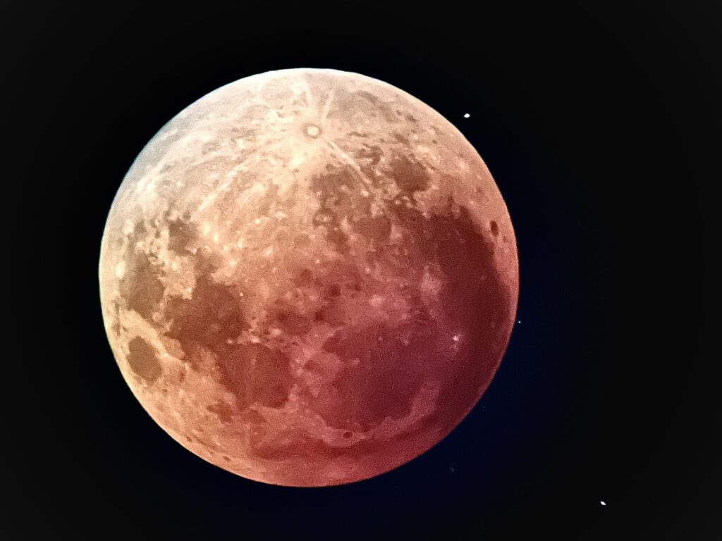 Lunar eclipse by Christopher Hunt